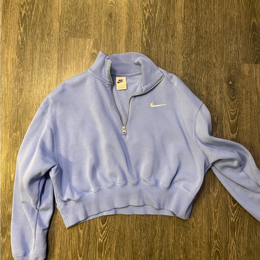 Light Blue Nike cropped Sweater. Size Medium